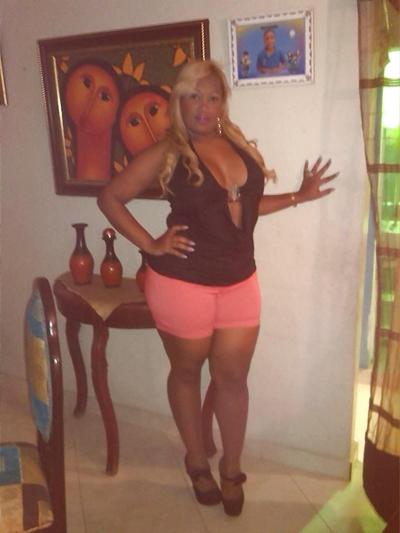15P Blonde latine gros cul 2