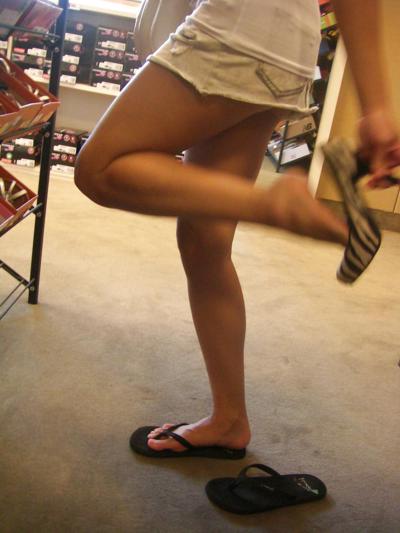 14P Asian friend (ynaks) trying on shoes 