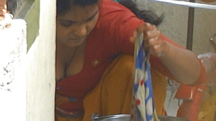 5P Desi young bhabhi downblouse