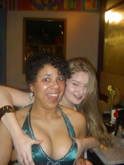25P Teen cleavage