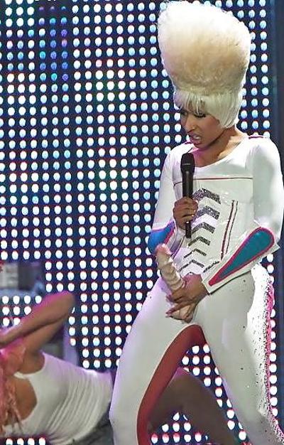 25P nicki minaj her big booty thick ass and her dildo