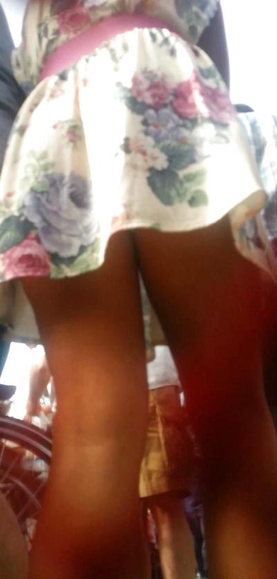 8P Spy sexy teens skirt and feet romanian