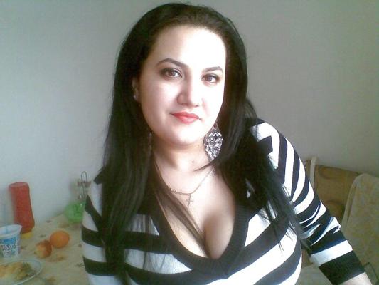 16P Romanain Huge Tits Amateur 13