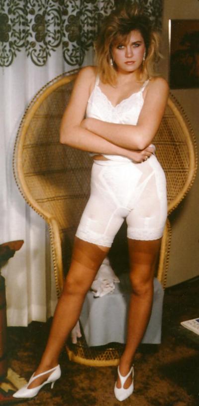 25P Vintage-Nylons, Hüfthalter und Korseletts