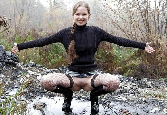 25P Hotlegs-miniskirt babe19