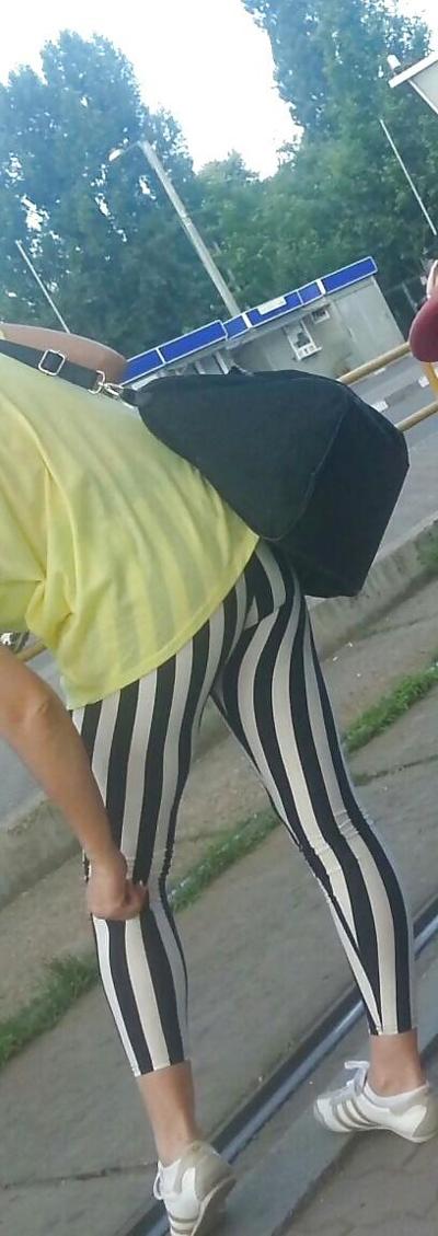 10P Spy sexy teens feet, legs and ass romanian