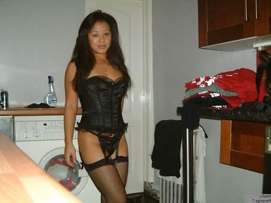 11P Sexy Asian Chick giving blowjob