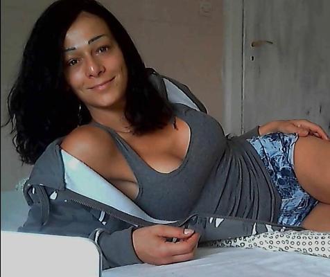 24P Amateur slut naked ass and tits want cum 