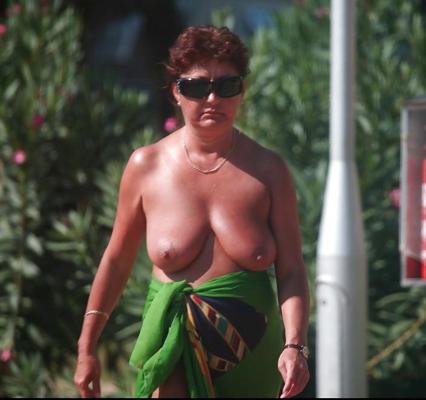 25P Mature Nudist Ladies 6
