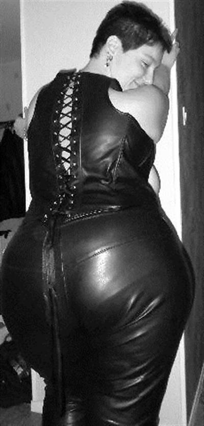 5P Magnifique BBW! (Tenue en cuir)