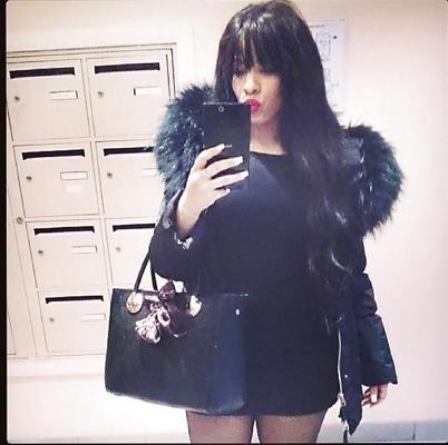 19P Jolie beurette à gros seins