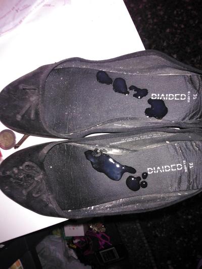 14P Schuhe und Tangas aus dem Zimmer meiner Freundin kamen zum Abspritzen