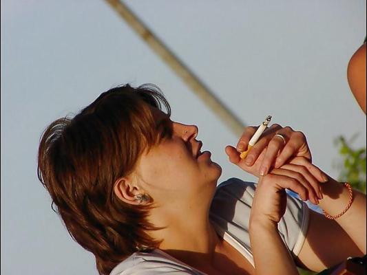 25P Hot Smoking Women