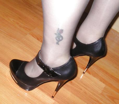 15P My girlfriends dusky black tights pantyhose and heels