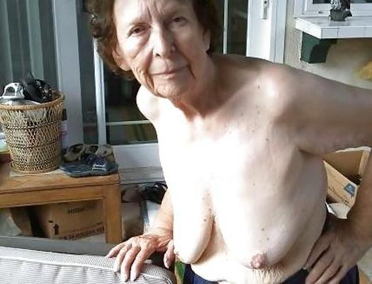 15P Wirklich alte Oma