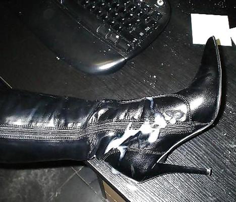10P 私のブーツの上でのみ射精することが許されています、クソビッチ！