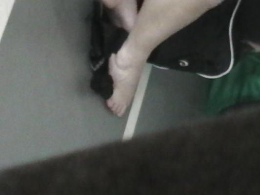 8P 率直な足