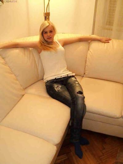 8P Blond teen slut2014