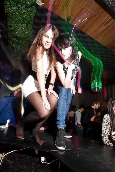 25P Wild Party Girls Feet & Legs