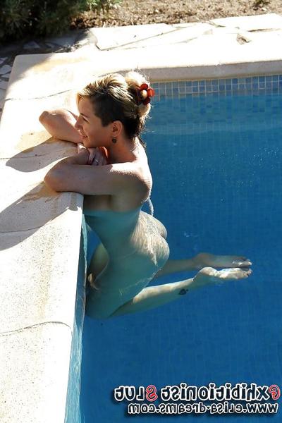 10P Flashing nude in my friend's house