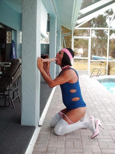 7P Sissy sienna exposed