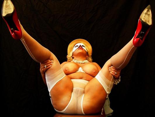 25P Curvy Busty Mature Slut 6
