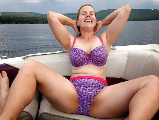 25P Jenny Having Fun On The Lake