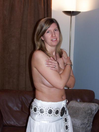 17P Ich liebe diese Amateur-MILF. Hat jemand mehr von ihr?