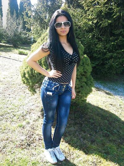 25P Teen sluts in tight jeans 1.