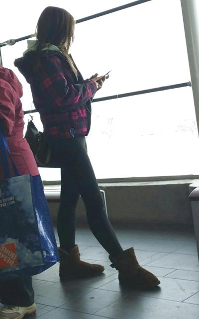 25P Hot women in public 