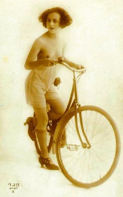 16P Vintage lady's & Bicycles-num-001