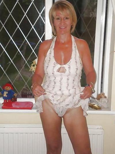 25P Only the best amateur mature ladies wearing white panties.1