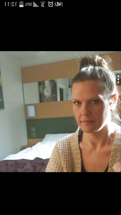 7P Slutty Bristol Mum, Leih Loves Flashing Me On KIK