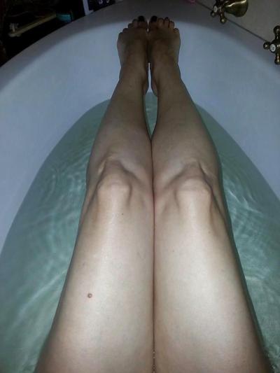 6P The feet of the Queen araby