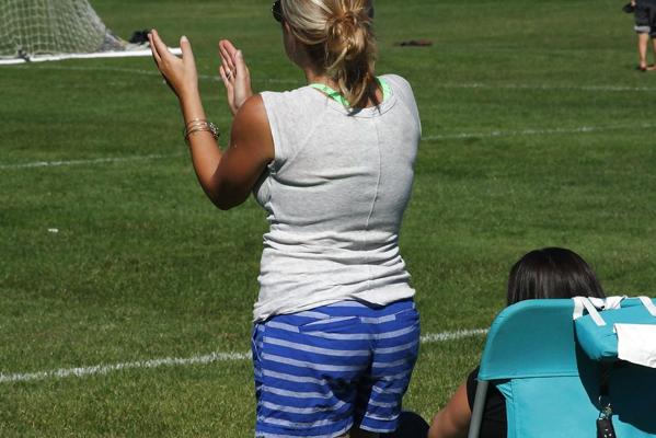 11P Plus de cette chaude maman de football