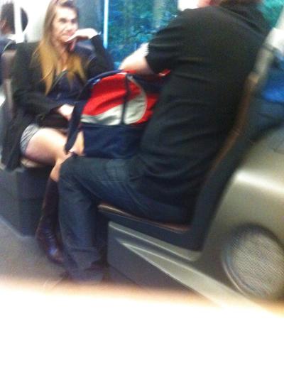 12P 熟女のパンチラ、彼女は私をからかっていたと思う