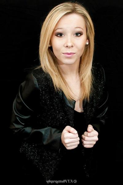 25P Cloe la jolie petasse a defoncer