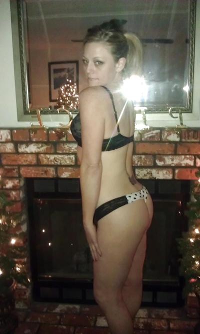 6P Wife poses in thong for you