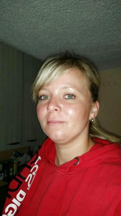 4P Chubby Blonde Self Pics