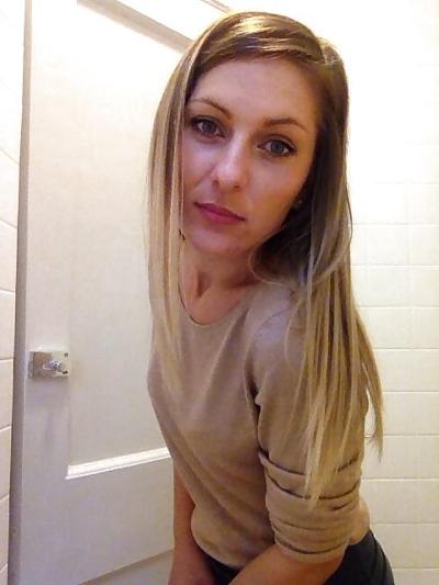 8P British milf Danica