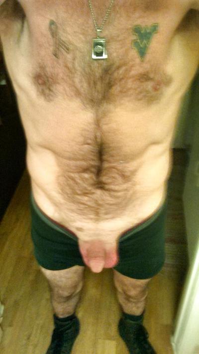 8P Looking for a big-busted woman for a threesome