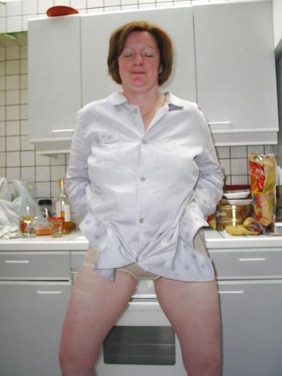 20P Older women naked 2.