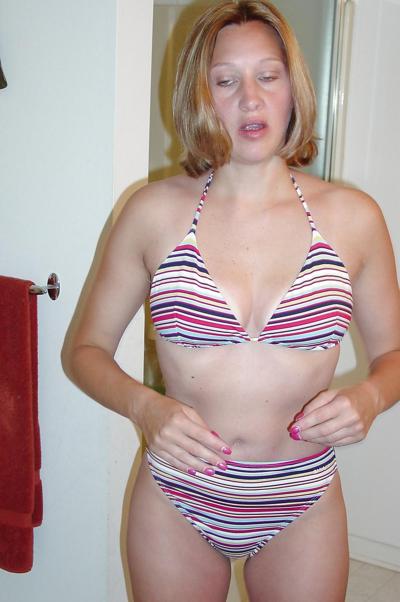 16P Amateur Series - MILF in the Bathroom