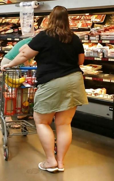 23P Public shopping candid teen and mature leg, ass and tits
