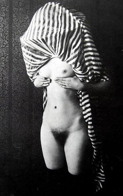 14P Mary Willumsen, first Female nude Photographer (1916)
