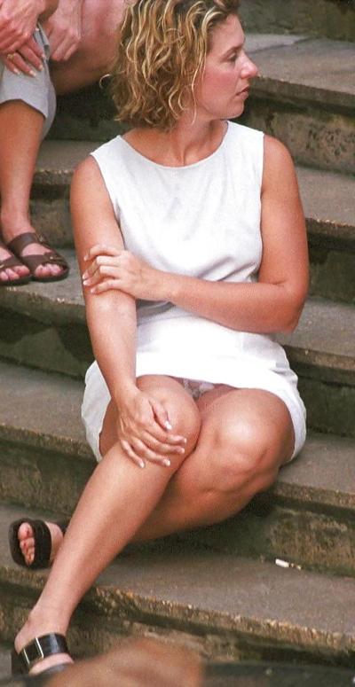 25P Amateur matures pokies,downblouse and upskirt 4.