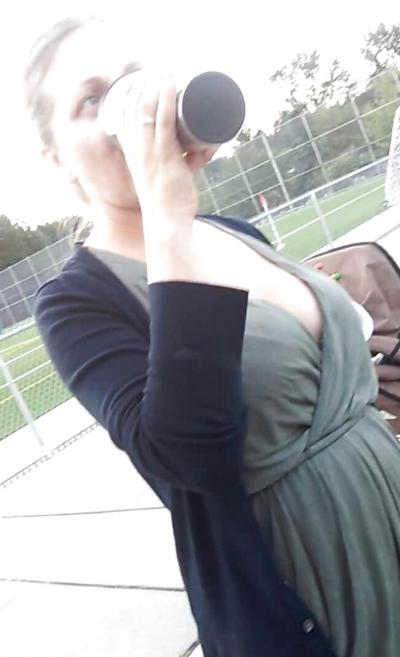 14P 率直な巨乳サッカーママのおっぱい