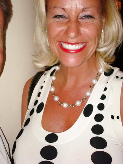 25P Older Exhibitionist Woman Still Has it