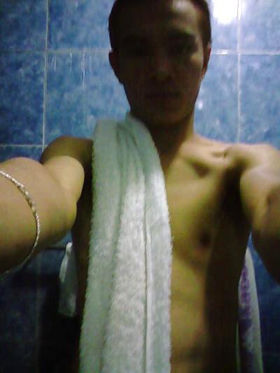 11P Hot twink in shower