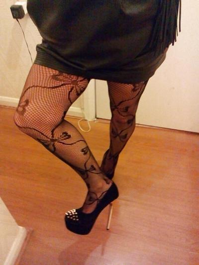 13P UK, BBW whore poses before getting fucked hard and deep